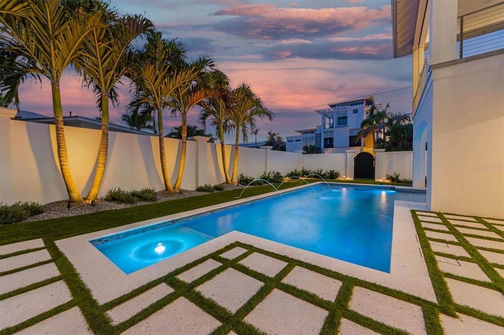 For Sale: $5,995,000 (5 beds, 5 baths, 3400 Square Feet)