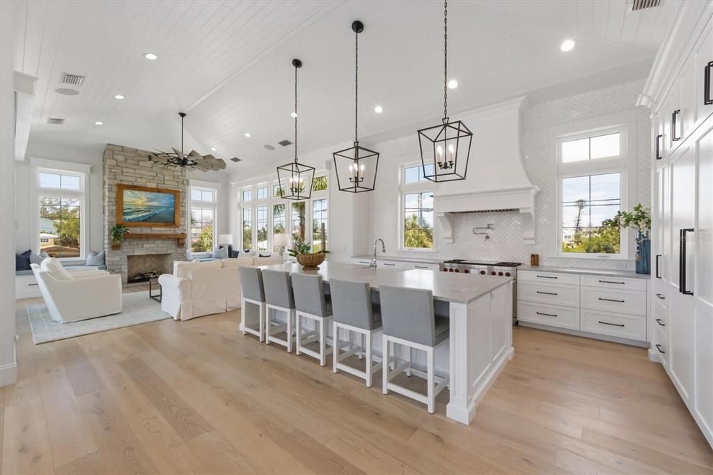 For Sale: $5,995,000 (5 beds, 5 baths, 3400 Square Feet)