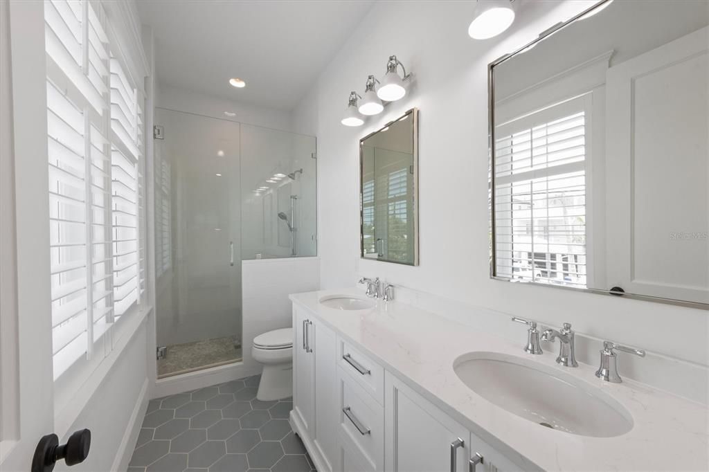 For Sale: $5,995,000 (5 beds, 5 baths, 3400 Square Feet)