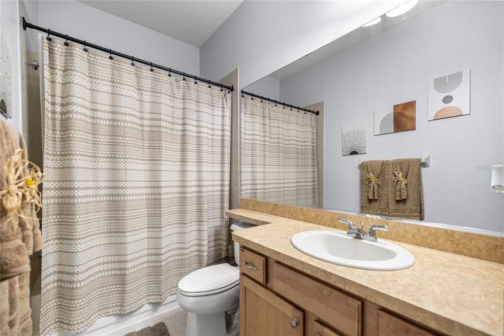 合同活跃: $279,900 (3 贝兹, 2 浴室, 1623 平方英尺)