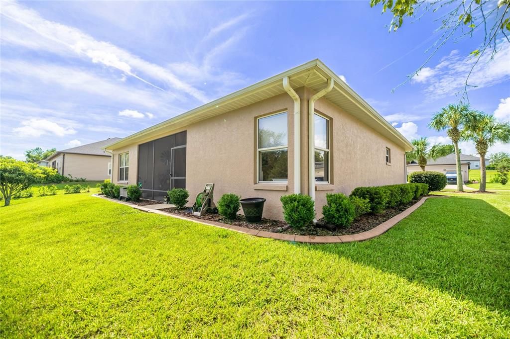 合同活跃: $279,900 (3 贝兹, 2 浴室, 1623 平方英尺)