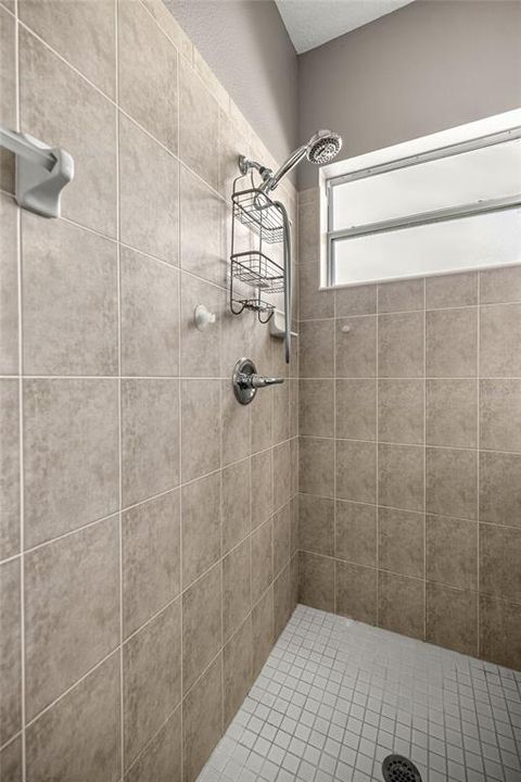 合同活跃: $279,900 (3 贝兹, 2 浴室, 1623 平方英尺)