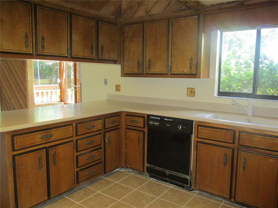 For Rent: $2,780 (3 beds, 2 baths, 2244 Square Feet)