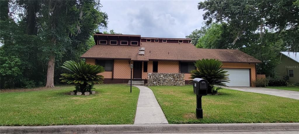 For Rent: $2,780 (3 beds, 2 baths, 2244 Square Feet)