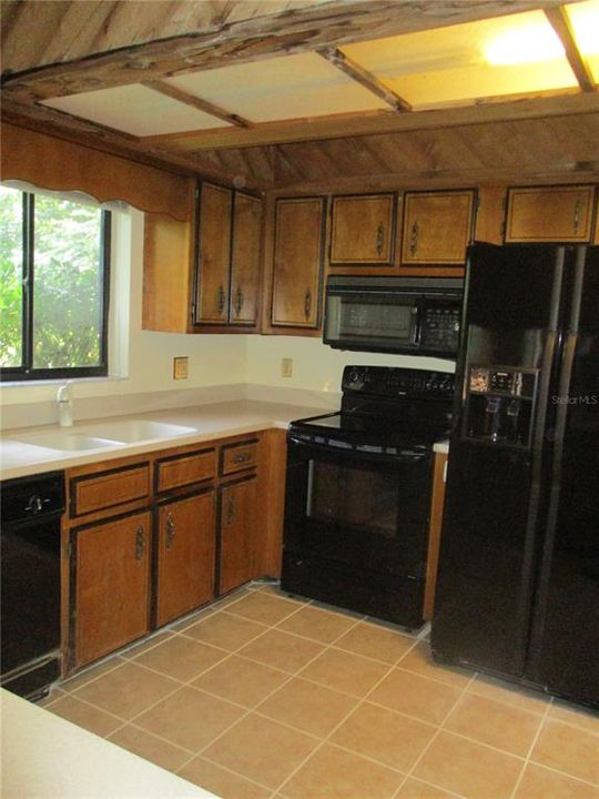 For Rent: $2,780 (3 beds, 2 baths, 2244 Square Feet)