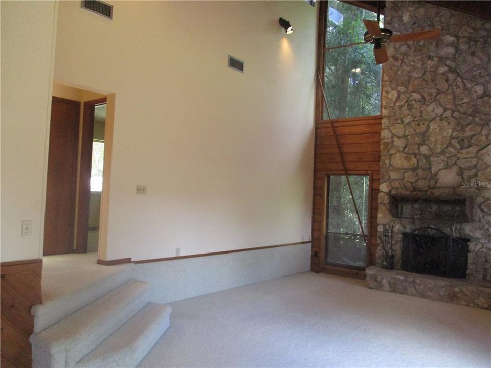 For Rent: $2,780 (3 beds, 2 baths, 2244 Square Feet)