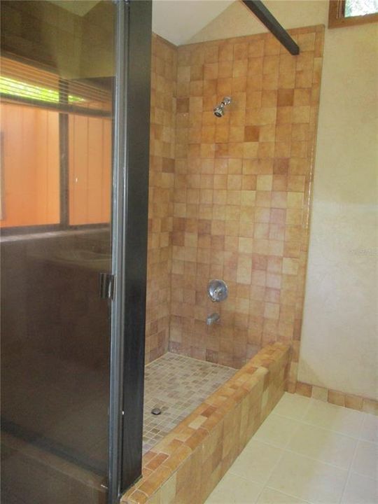 For Rent: $2,780 (3 beds, 2 baths, 2244 Square Feet)