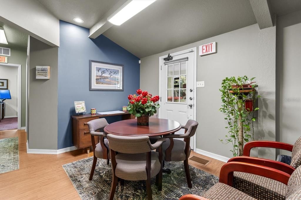 待售: $799,900 (0 贝兹, 0 浴室, 2420 平方英尺)