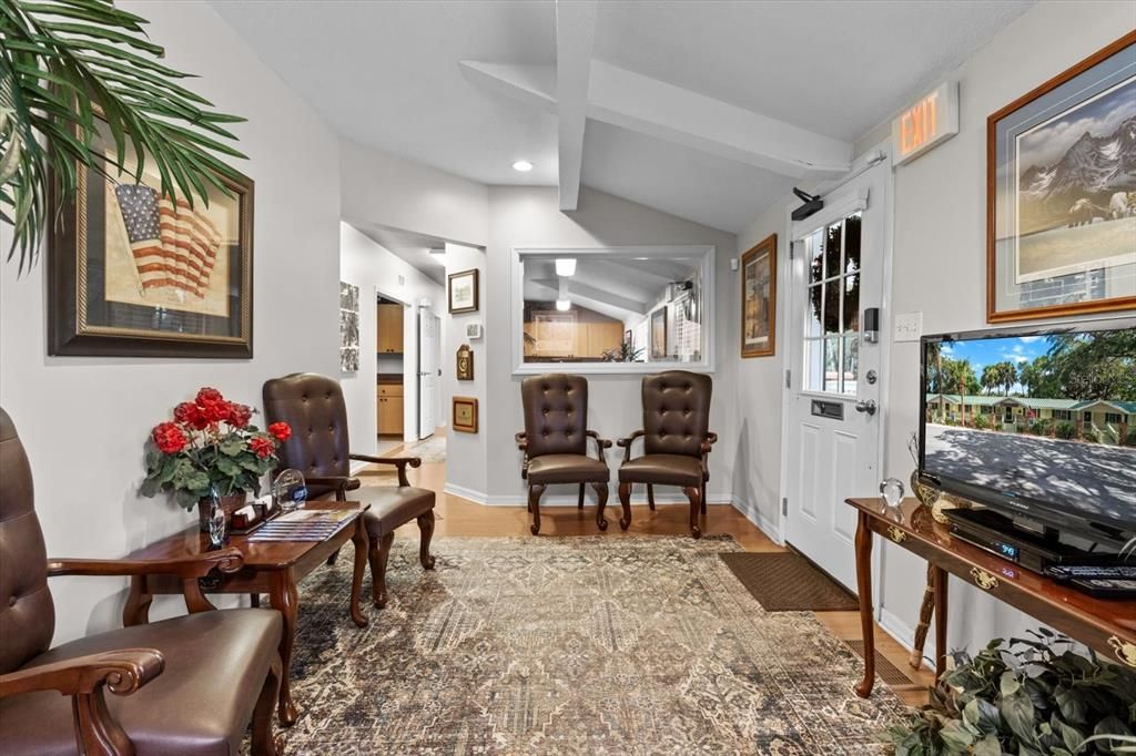 待售: $799,900 (0 贝兹, 0 浴室, 2420 平方英尺)