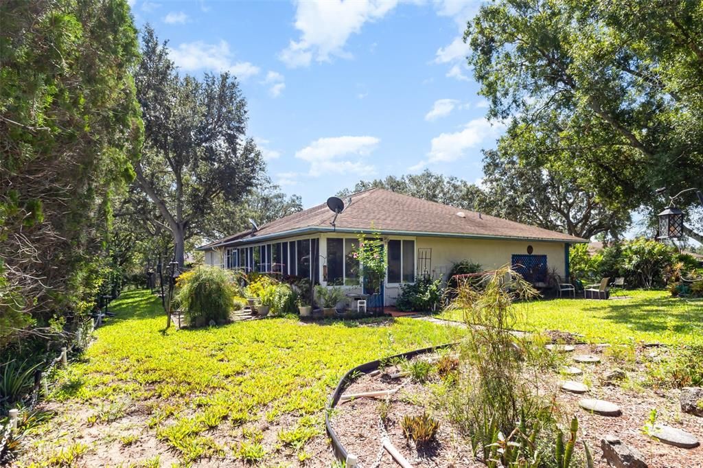 Active With Contract: $250,000 (3 beds, 2 baths, 1974 Square Feet)