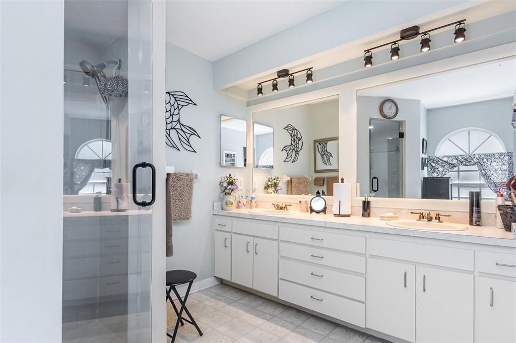 Active With Contract: $250,000 (3 beds, 2 baths, 1974 Square Feet)