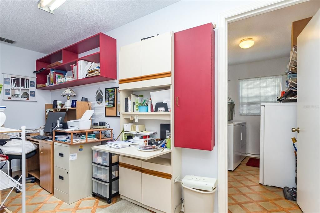 Active With Contract: $250,000 (3 beds, 2 baths, 1974 Square Feet)