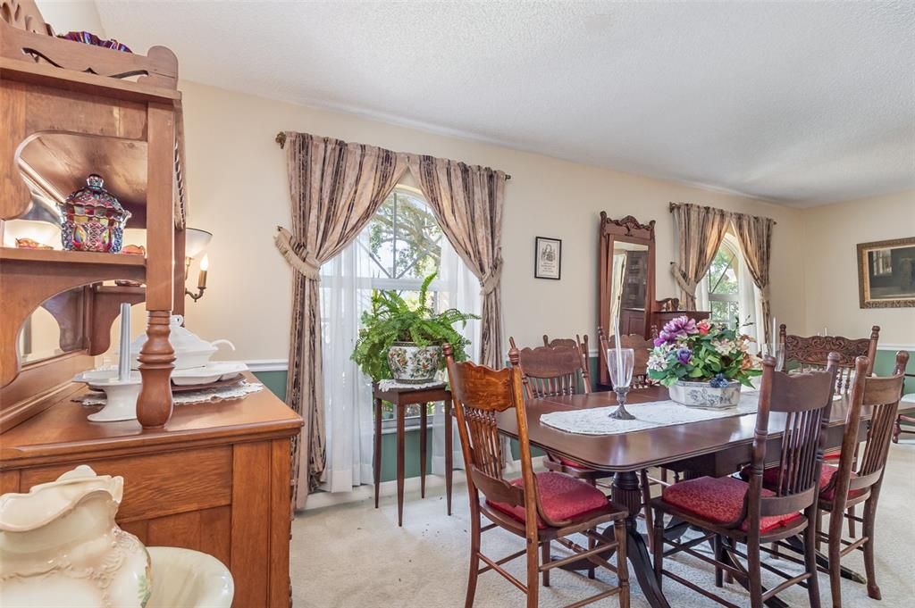 Active With Contract: $250,000 (3 beds, 2 baths, 1974 Square Feet)