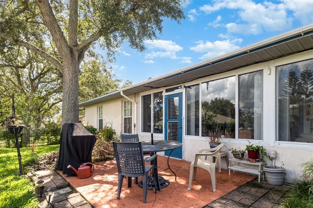 Active With Contract: $250,000 (3 beds, 2 baths, 1974 Square Feet)