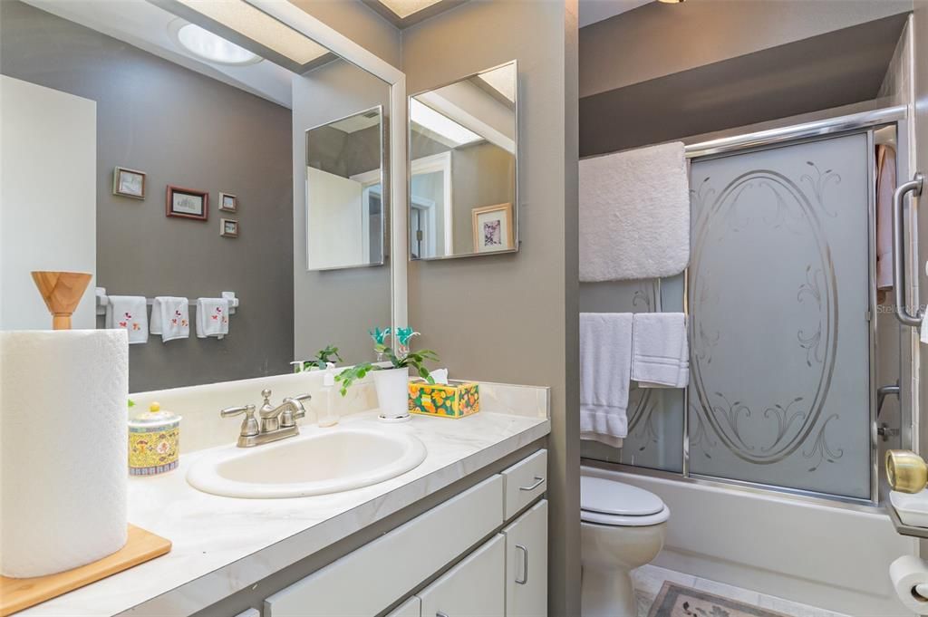 Active With Contract: $250,000 (3 beds, 2 baths, 1974 Square Feet)