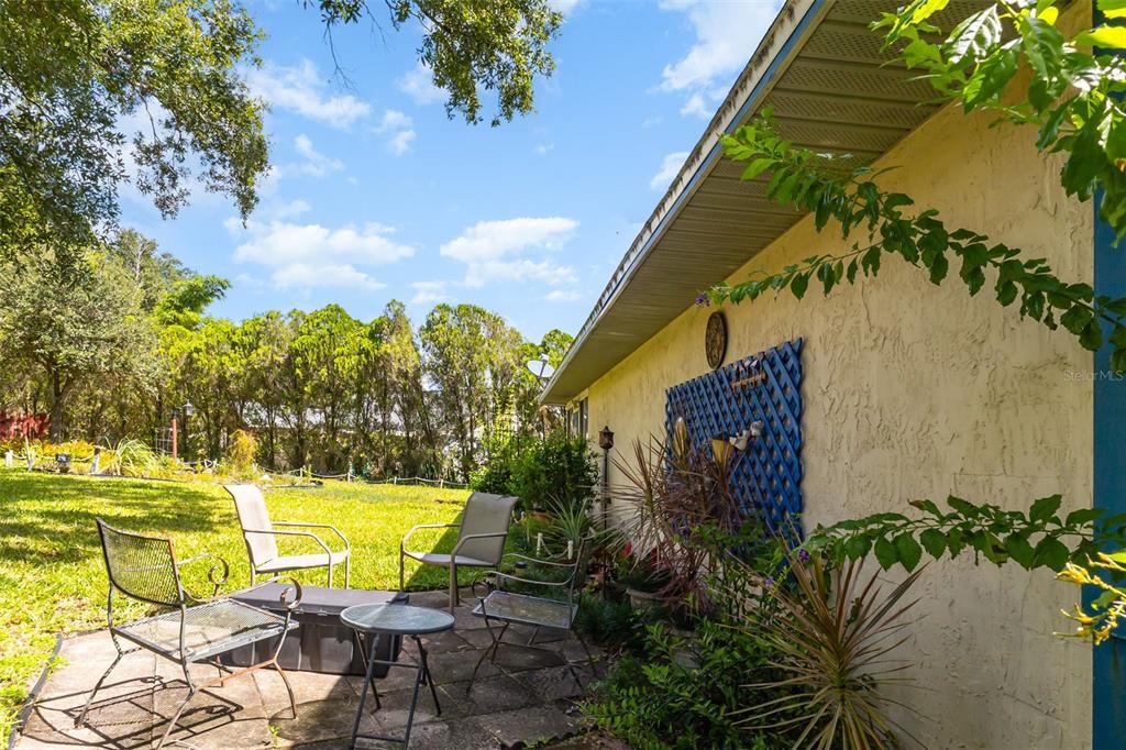 Active With Contract: $250,000 (3 beds, 2 baths, 1974 Square Feet)