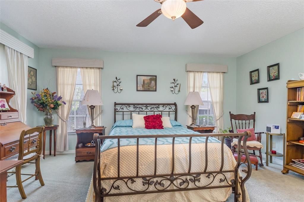 Active With Contract: $250,000 (3 beds, 2 baths, 1974 Square Feet)