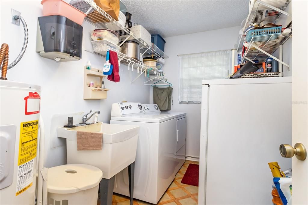 Active With Contract: $250,000 (3 beds, 2 baths, 1974 Square Feet)