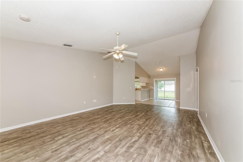 Active With Contract: $1,970 (3 beds, 2 baths, 1416 Square Feet)
