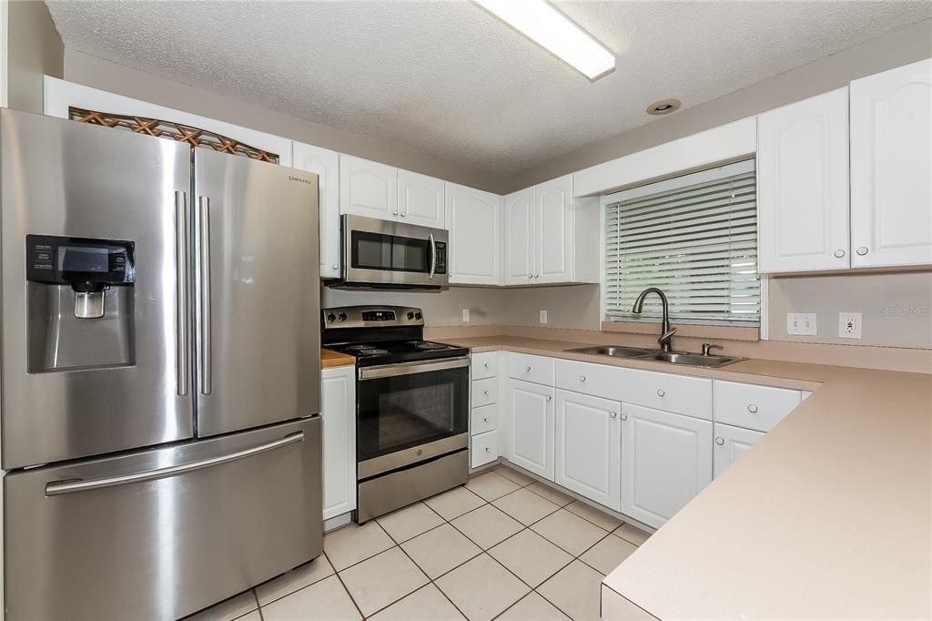 Active With Contract: $1,970 (3 beds, 2 baths, 1416 Square Feet)