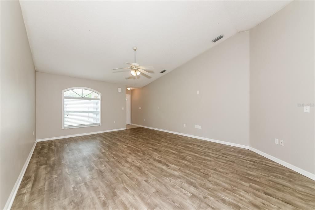 Active With Contract: $1,970 (3 beds, 2 baths, 1416 Square Feet)