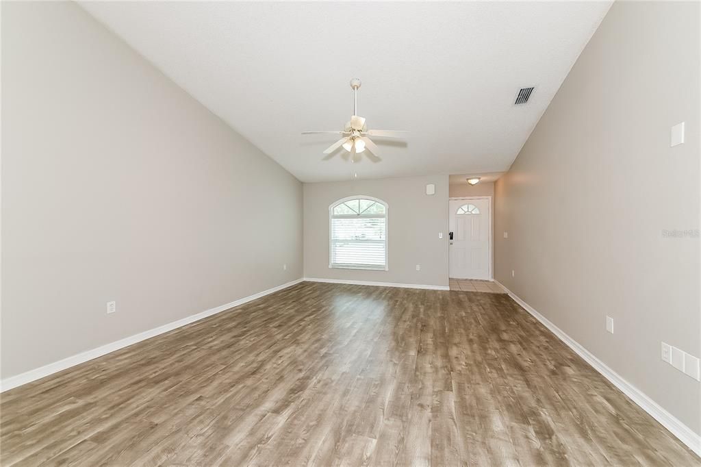 Active With Contract: $1,970 (3 beds, 2 baths, 1416 Square Feet)
