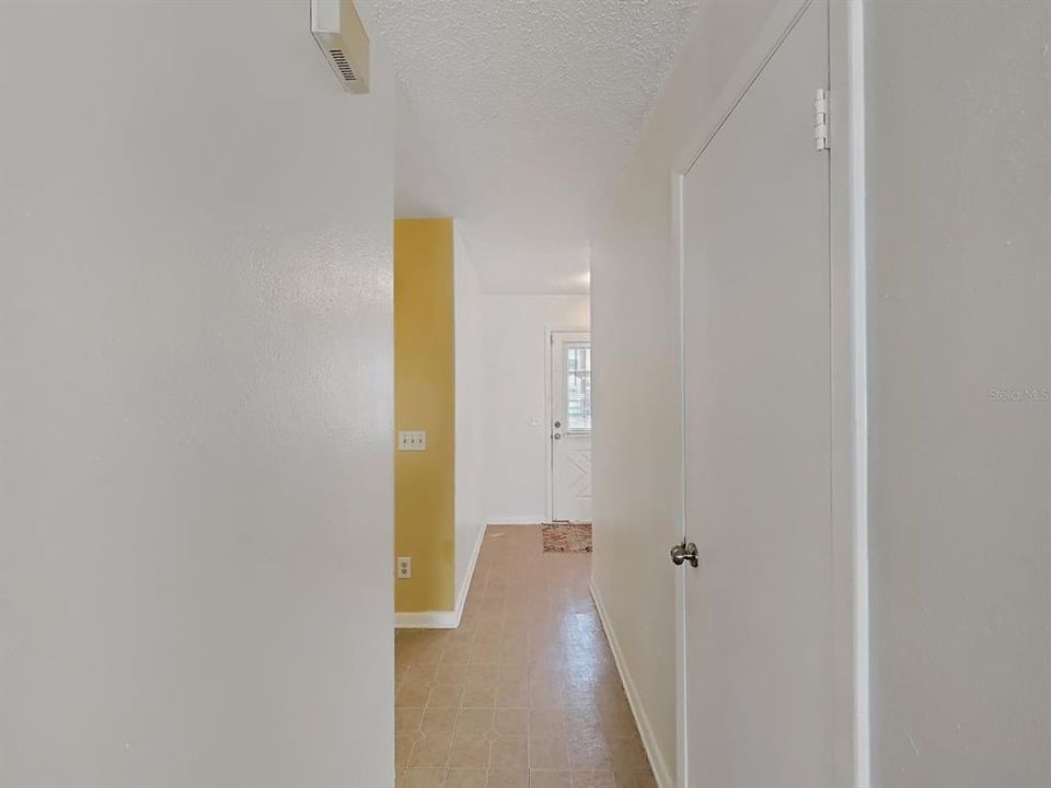 For Sale: $235,000 (2 beds, 1 baths, 1184 Square Feet)