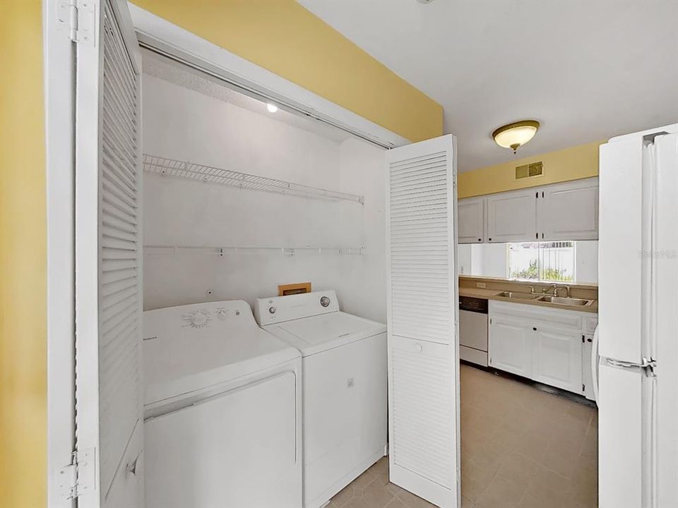 For Sale: $235,000 (2 beds, 1 baths, 1184 Square Feet)