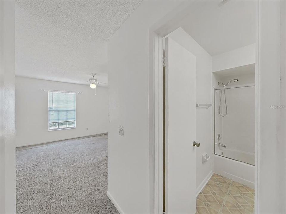 For Sale: $235,000 (2 beds, 1 baths, 1184 Square Feet)