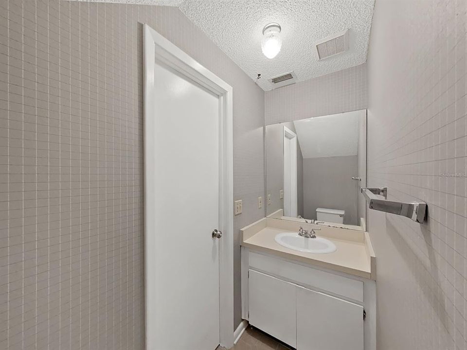 For Sale: $235,000 (2 beds, 1 baths, 1184 Square Feet)