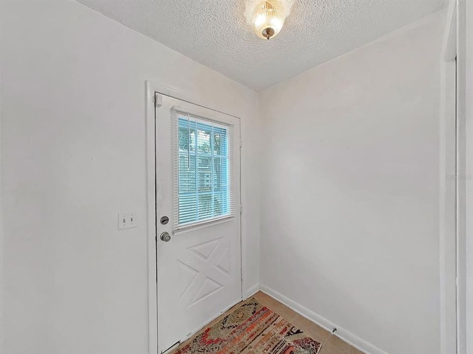 For Sale: $235,000 (2 beds, 1 baths, 1184 Square Feet)