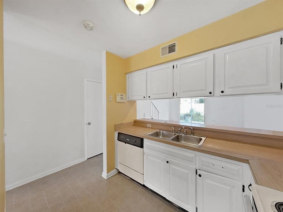 For Sale: $235,000 (2 beds, 1 baths, 1184 Square Feet)