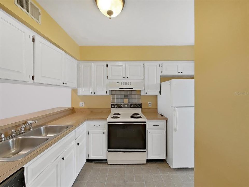 For Sale: $235,000 (2 beds, 1 baths, 1184 Square Feet)
