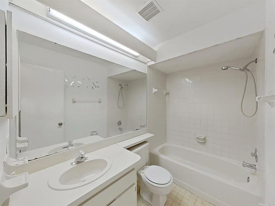 For Sale: $235,000 (2 beds, 1 baths, 1184 Square Feet)