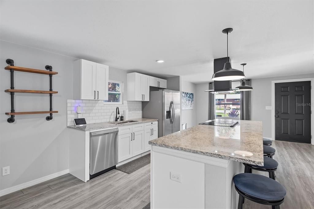 Под контрактом: $275,000 (3 спален, 2 ванн, 1116 Квадратных фут)