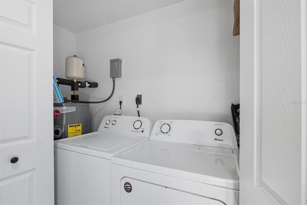 Под контрактом: $275,000 (3 спален, 2 ванн, 1116 Квадратных фут)