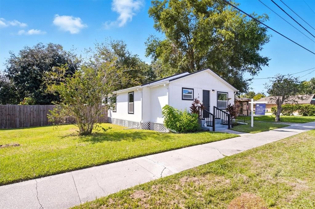 Под контрактом: $275,000 (3 спален, 2 ванн, 1116 Квадратных фут)