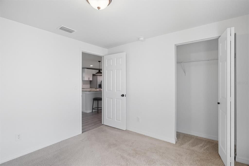 Под контрактом: $275,000 (3 спален, 2 ванн, 1116 Квадратных фут)