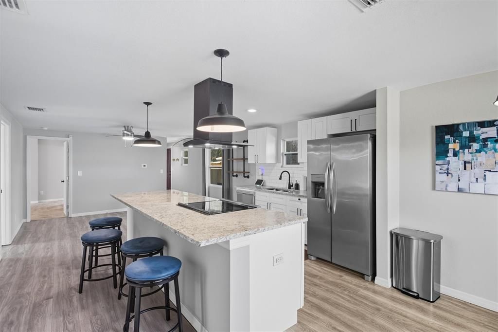 Под контрактом: $275,000 (3 спален, 2 ванн, 1116 Квадратных фут)