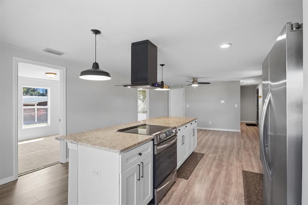 Под контрактом: $275,000 (3 спален, 2 ванн, 1116 Квадратных фут)