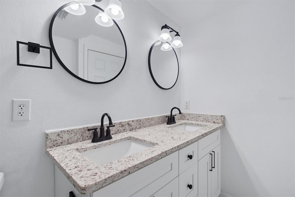 Под контрактом: $275,000 (3 спален, 2 ванн, 1116 Квадратных фут)