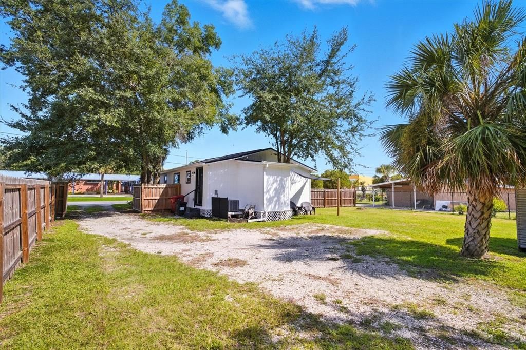 Под контрактом: $275,000 (3 спален, 2 ванн, 1116 Квадратных фут)