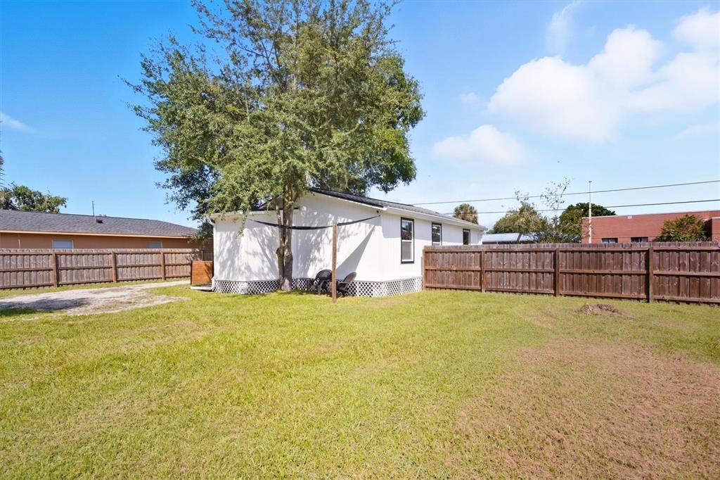 Под контрактом: $275,000 (3 спален, 2 ванн, 1116 Квадратных фут)