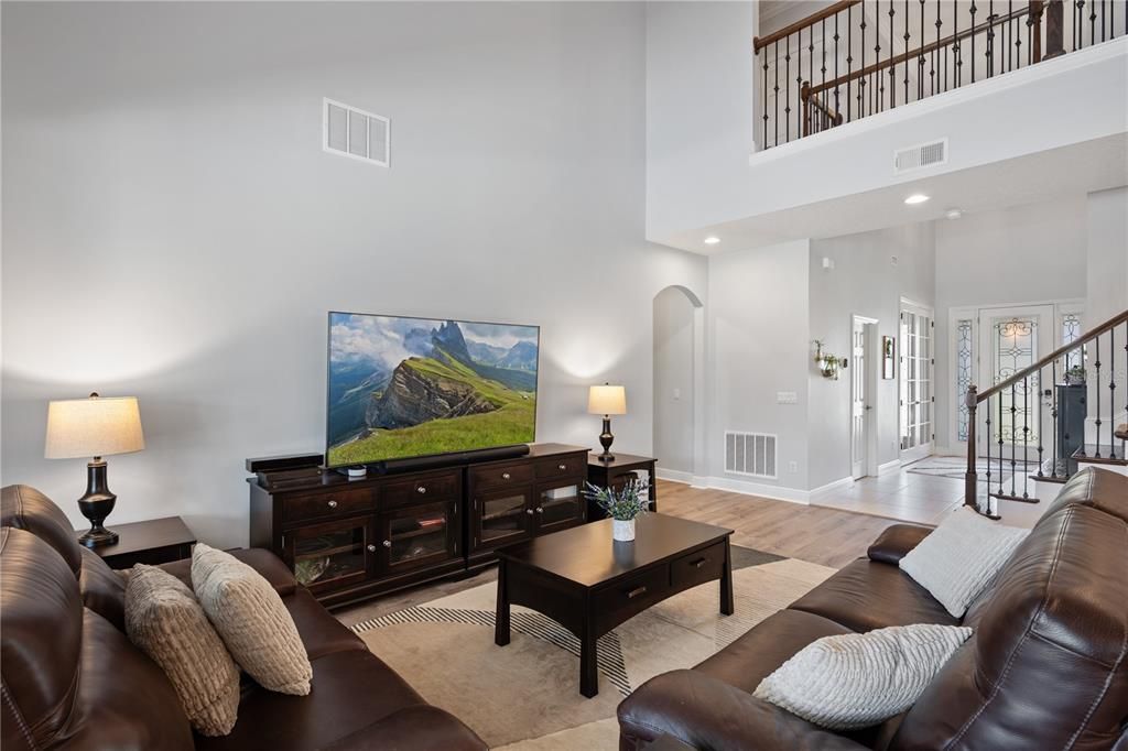 En Venta: $915,000 (6 camas, 4 baños, 4310 Pies cuadrados)