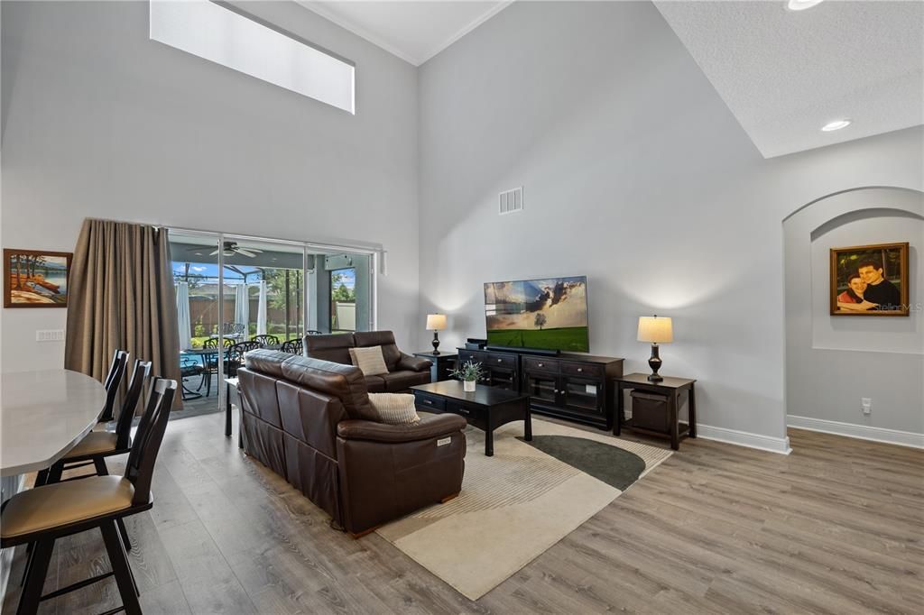 En Venta: $915,000 (6 camas, 4 baños, 4310 Pies cuadrados)