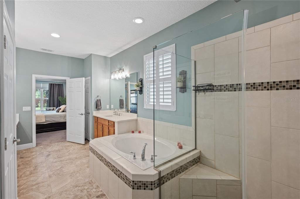 En Venta: $915,000 (6 camas, 4 baños, 4310 Pies cuadrados)