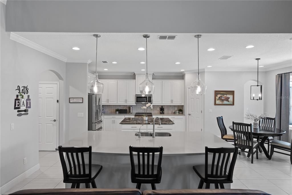 En Venta: $915,000 (6 camas, 4 baños, 4310 Pies cuadrados)