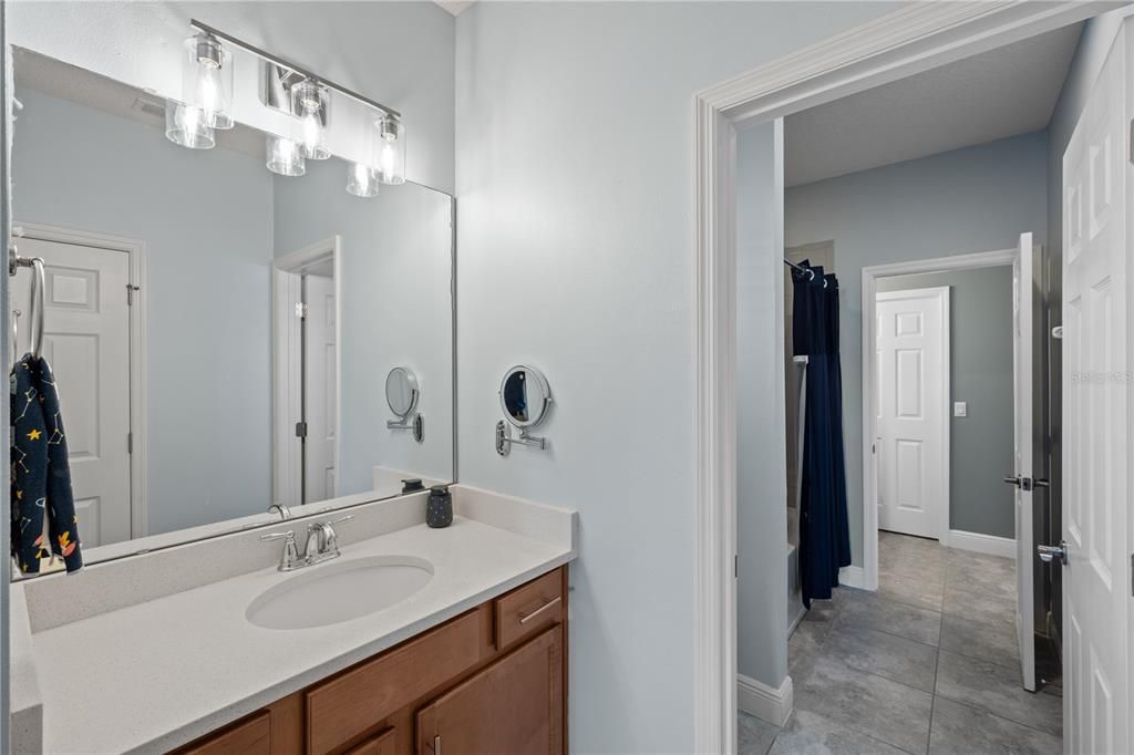 En Venta: $915,000 (6 camas, 4 baños, 4310 Pies cuadrados)