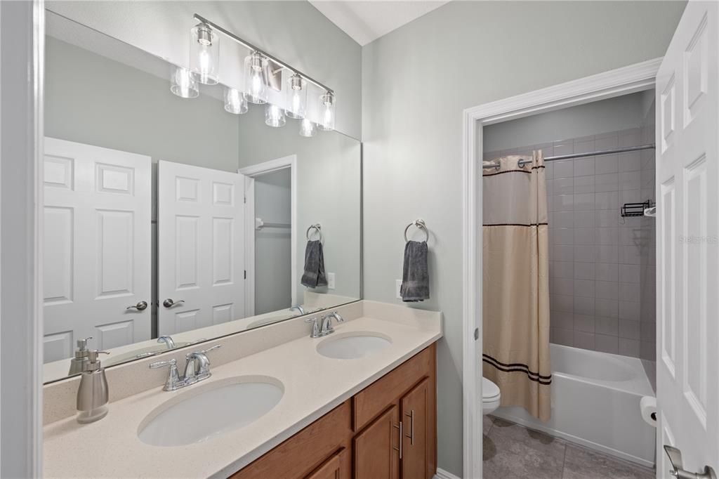 En Venta: $915,000 (6 camas, 4 baños, 4310 Pies cuadrados)