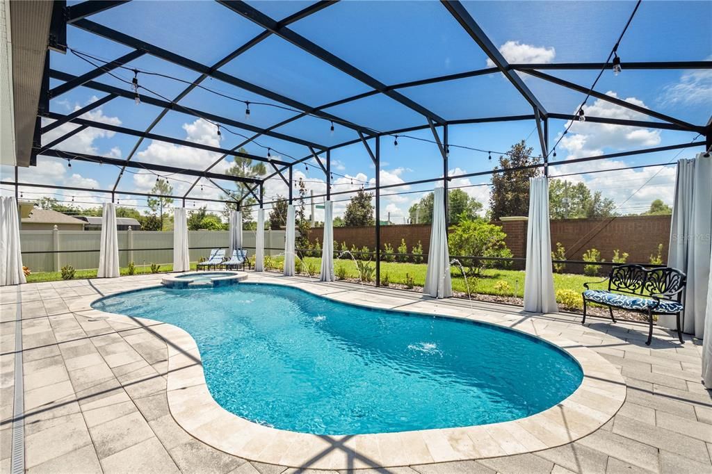 En Venta: $915,000 (6 camas, 4 baños, 4310 Pies cuadrados)